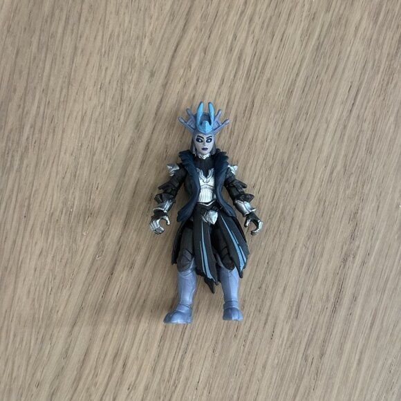 Fortnite Ice vs Fire THE ICE QUEEN Figure Micro Series 2.5 inch - Picture 2 of 6